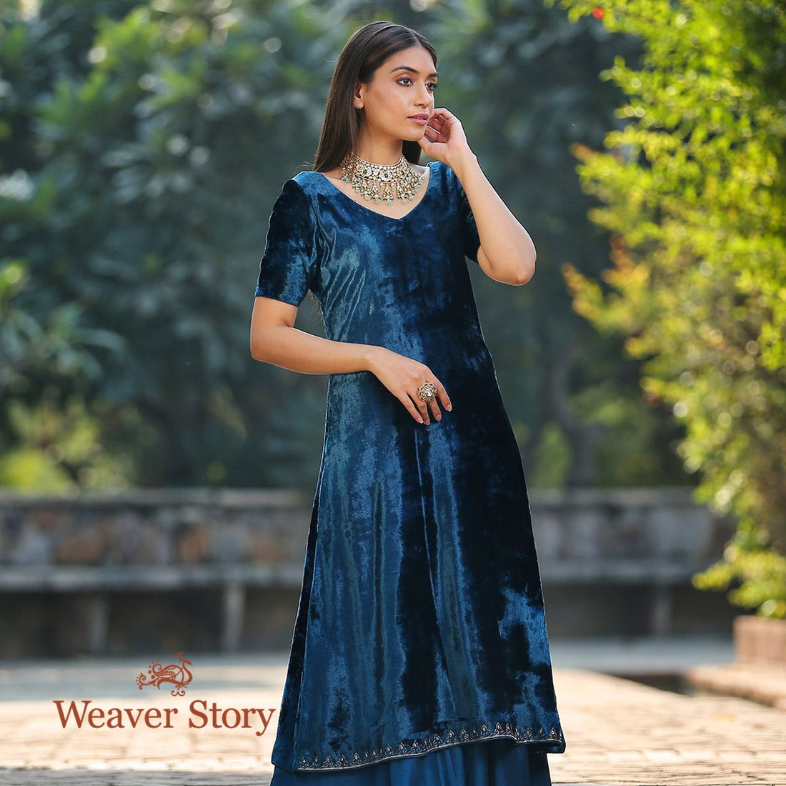 Green Silk Velvet Kurta with Hand Embroidered Zardozi Detailing and Pi –  WeaverStory