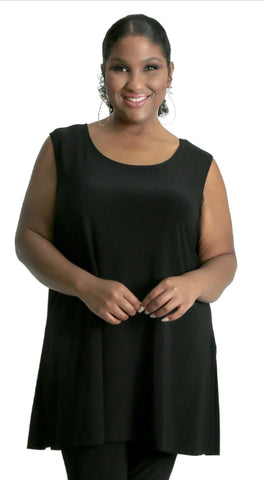 woman wearing a black a line tank