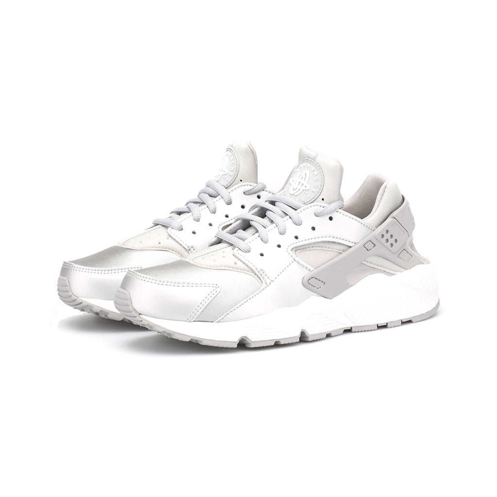 nike air huarache se women's shoe