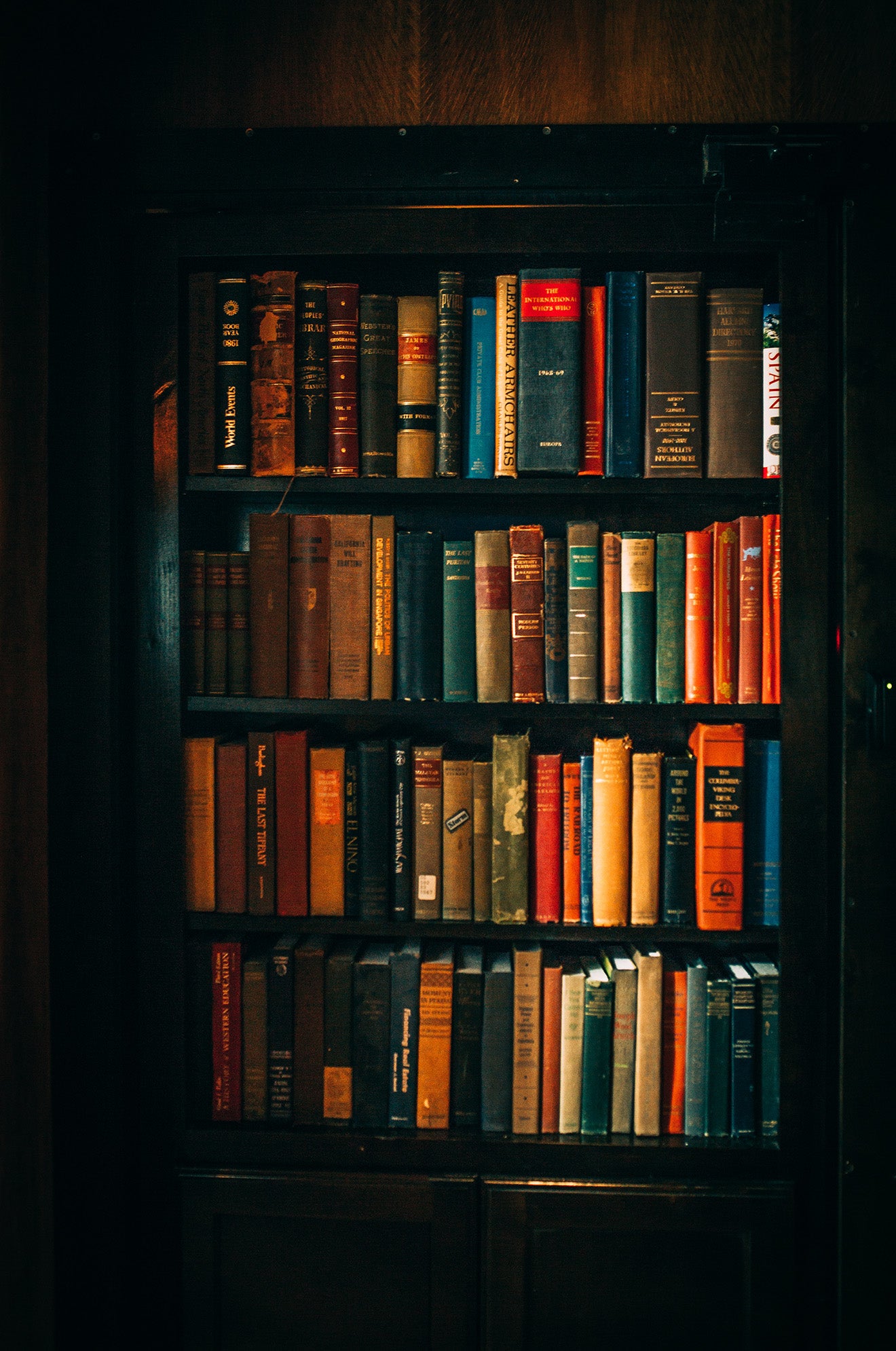 Timothy Oulton Blue Room Los Angeles Athletic Club bookshelf doorway 