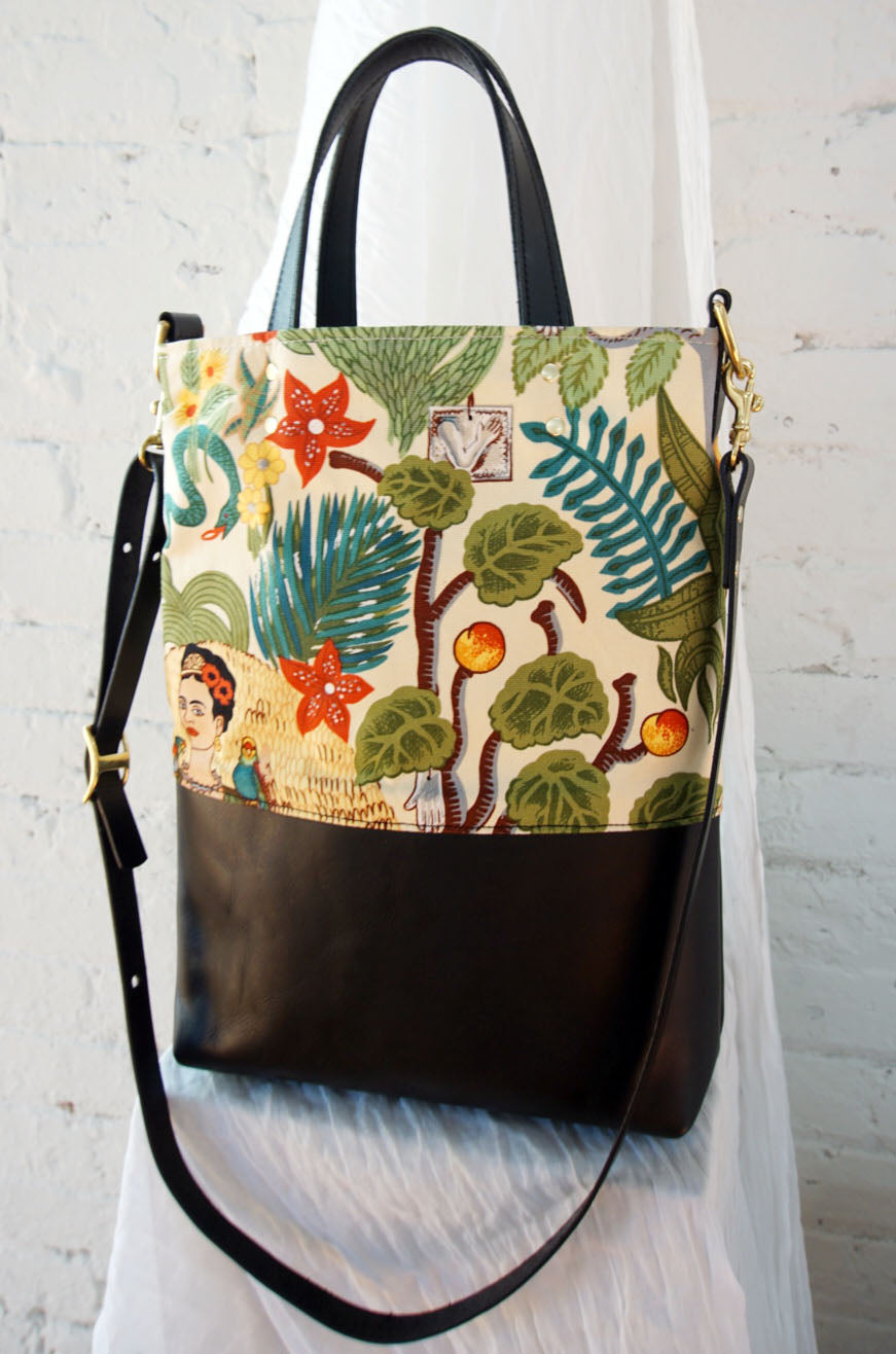 Crossbody Bag Frida's Garden — Nazz Ares