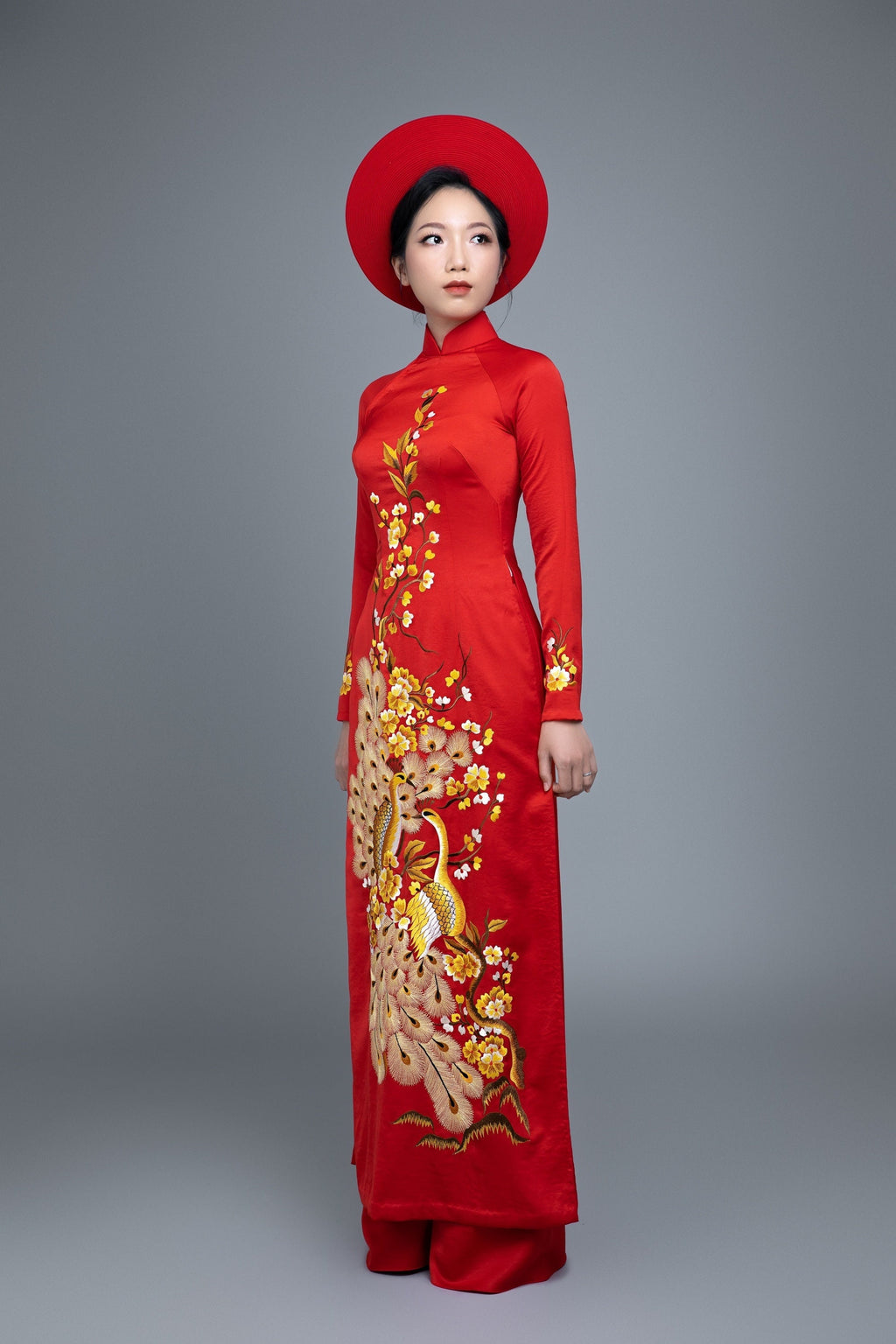 Vinhair - 👒'KHAN DONG'👒 VIETNAM Vietnamese women still enjoy a  traditional style called the Khan Dong. This is traditionally a piece of  black fabric that is wrapped around long hair, forming a