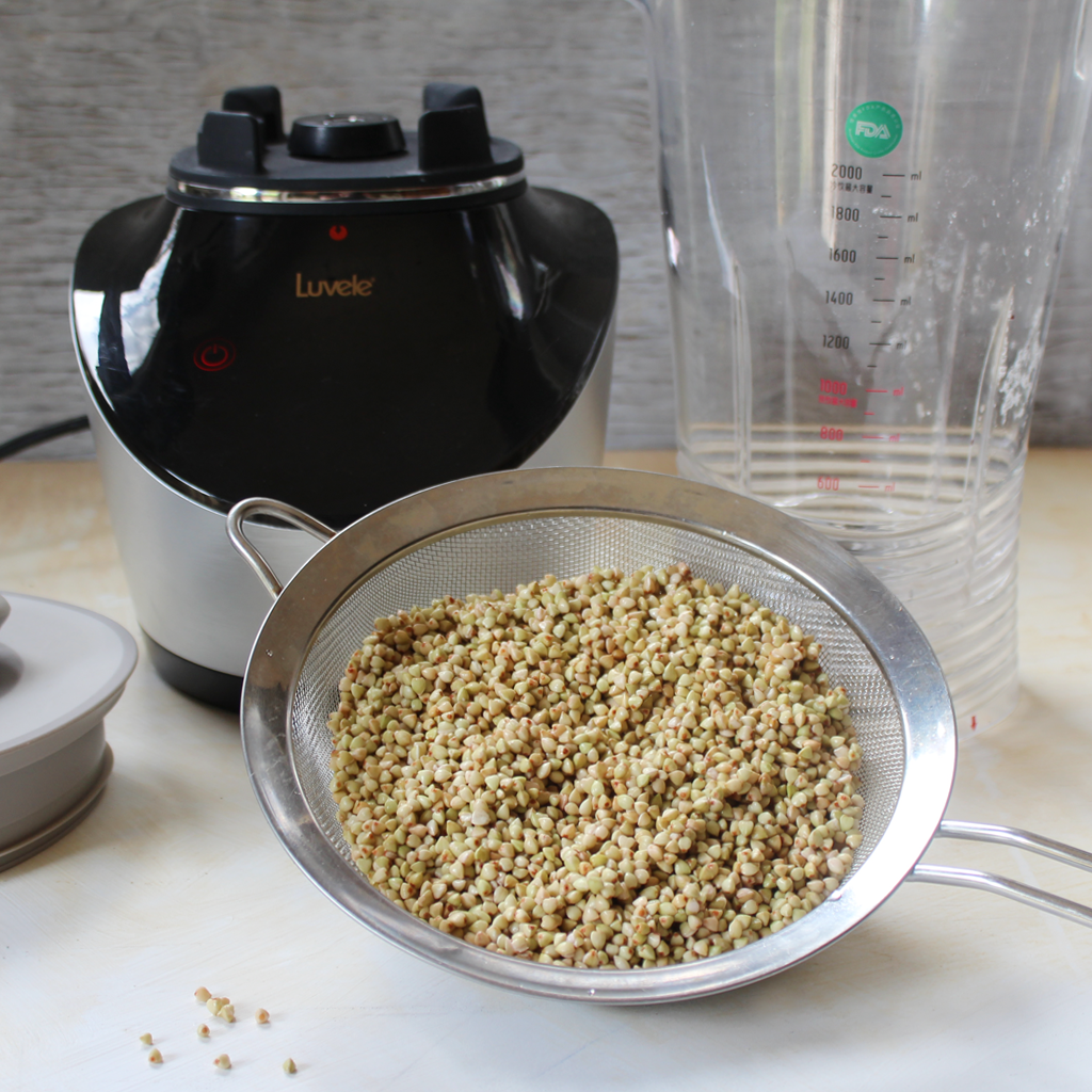 making buckwheat crepe