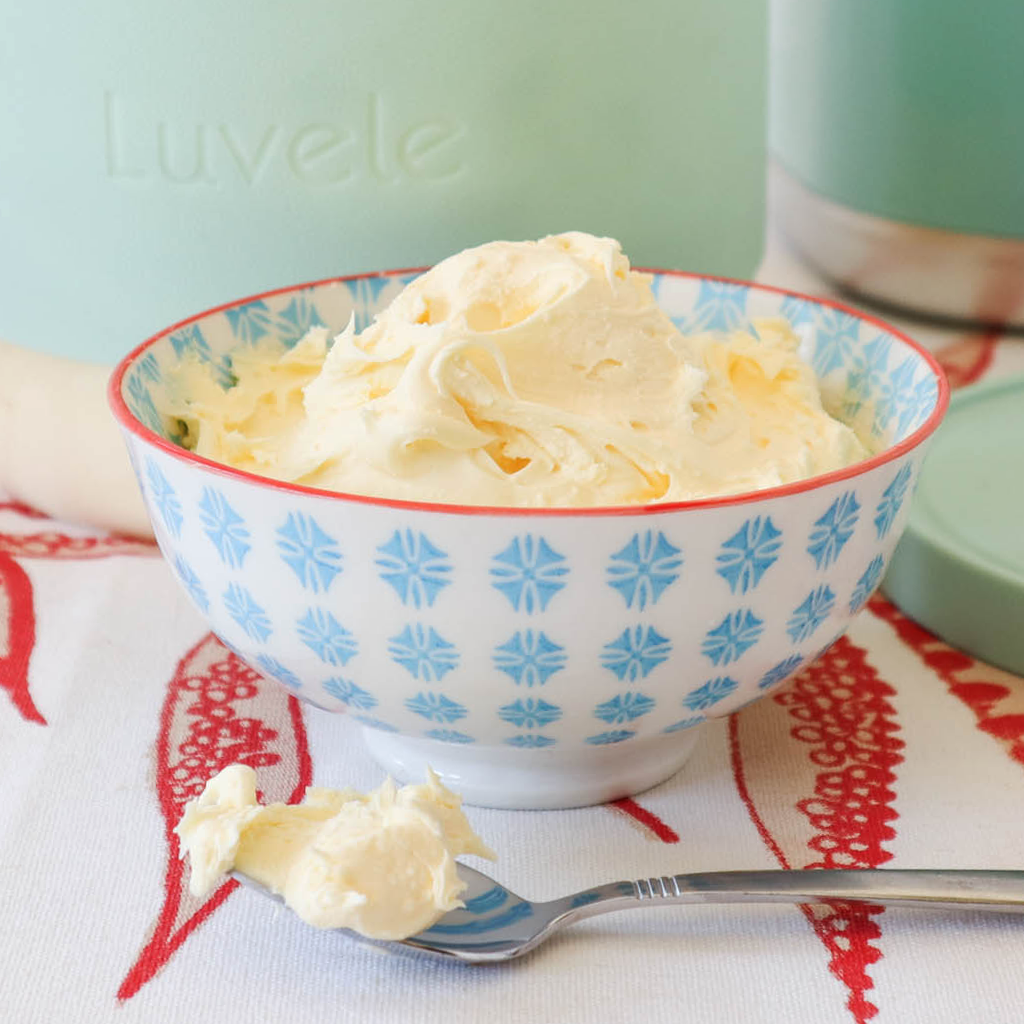 Cultured cream (homemade sour cream)