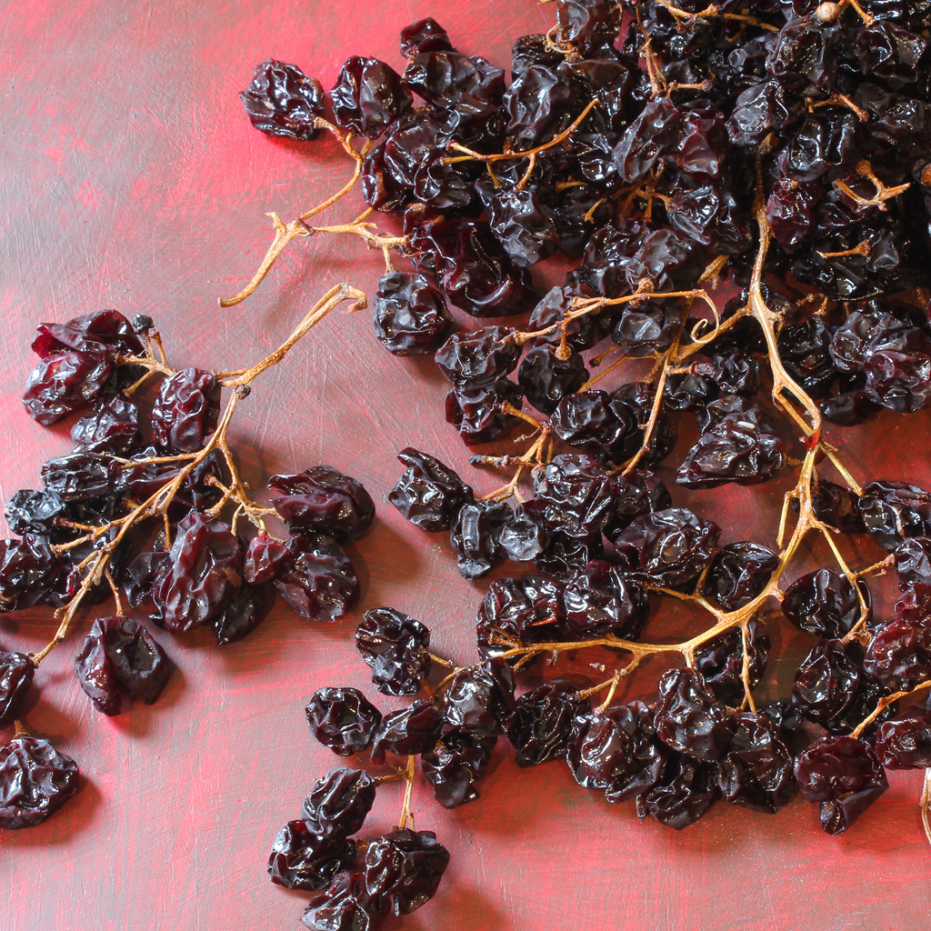 dehydrated muscatel grape clusters