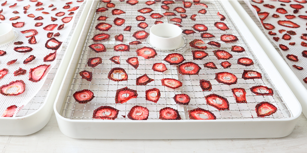 how to dehydrate strawberries