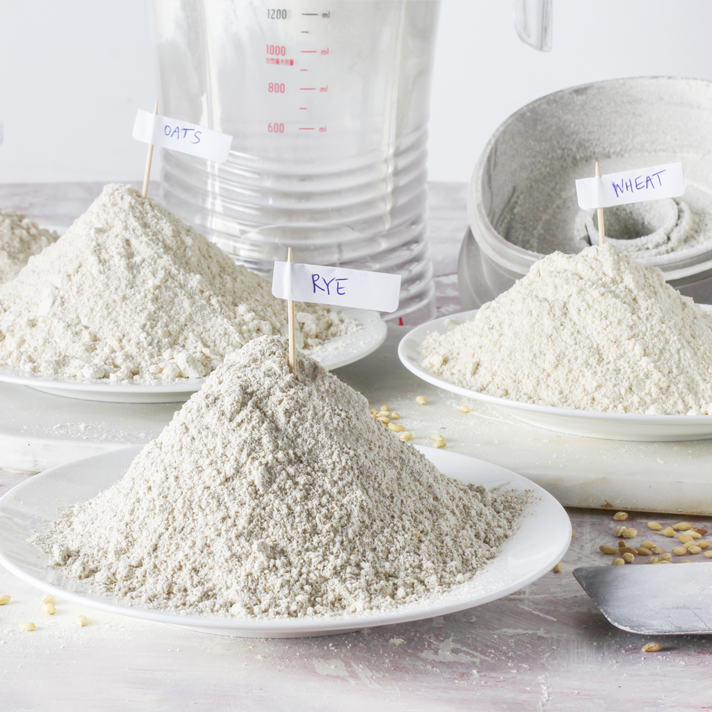 How to grind flour in the blender