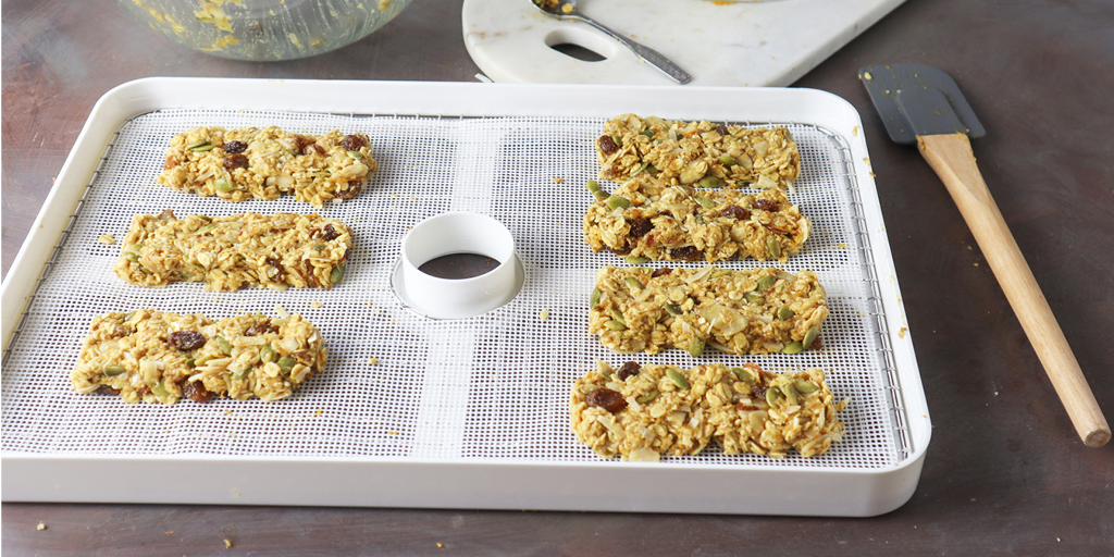 orange and almond muesli bars