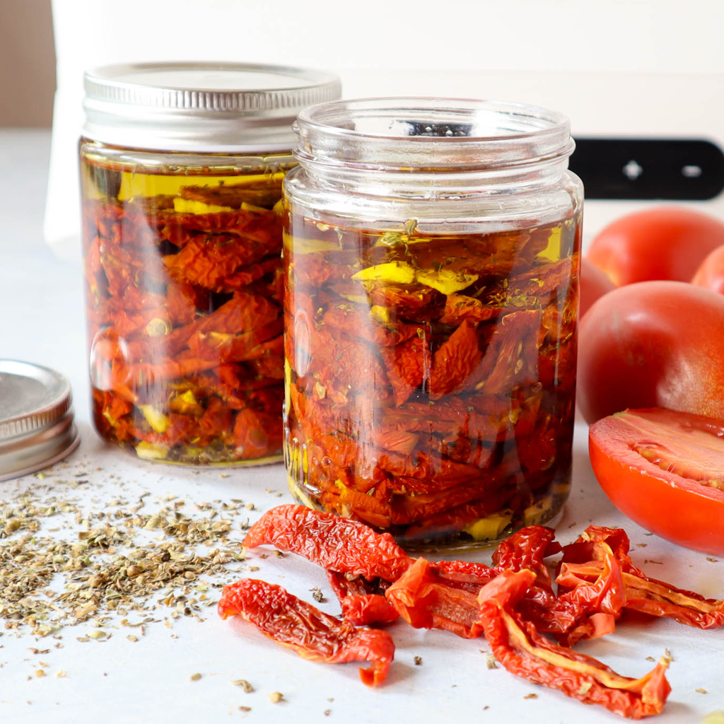 preserve dried tomatoes in oil