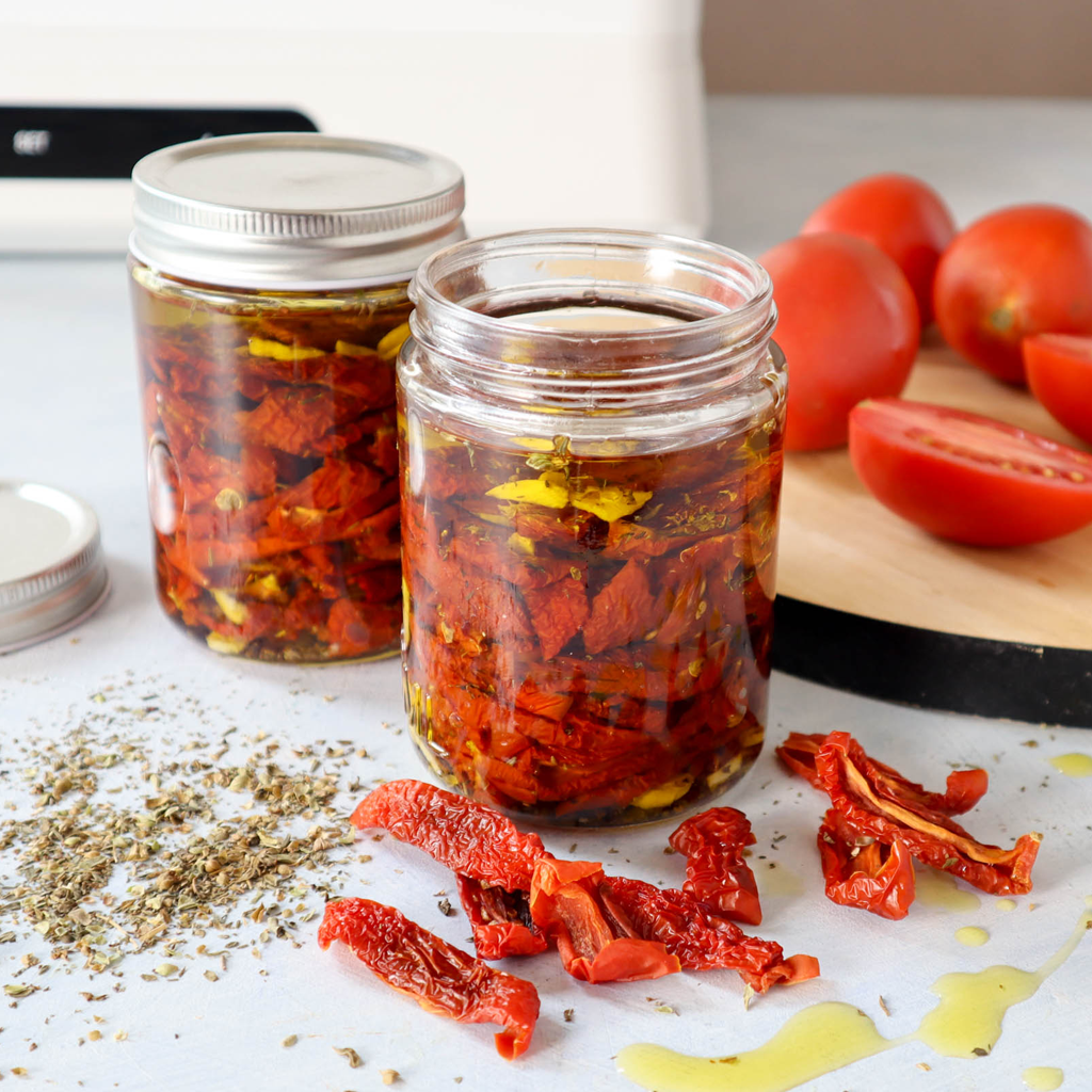 How to preserve dried tomatoes in oil