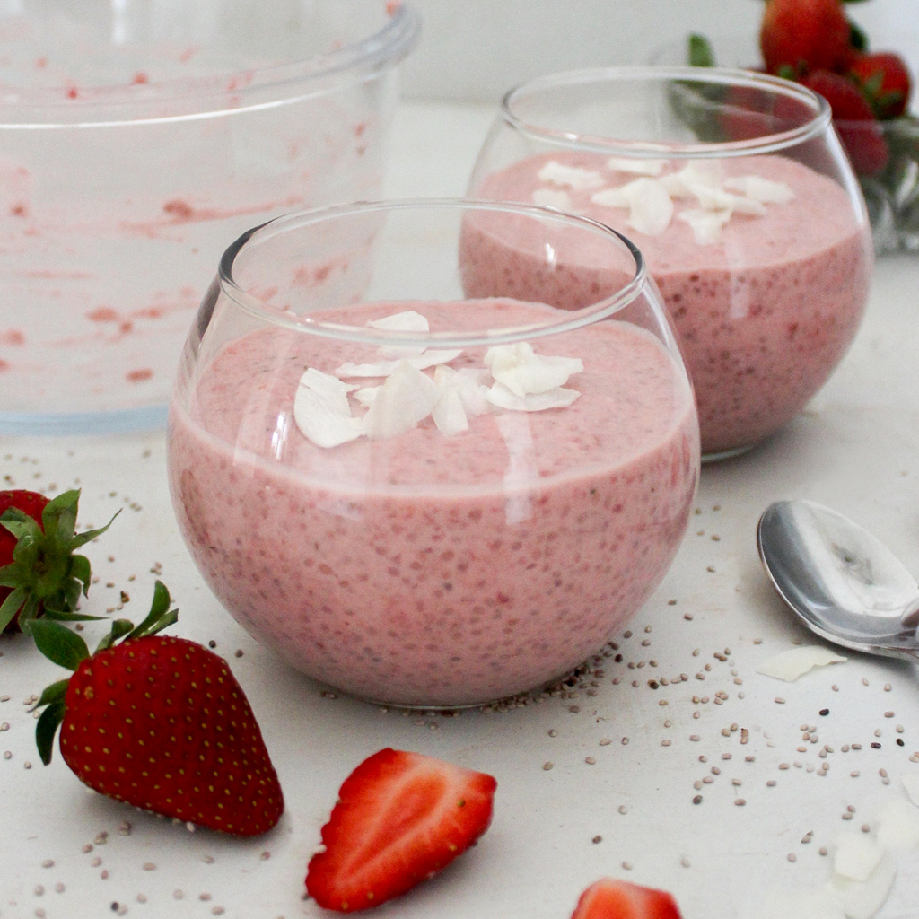 strawberry yogurt chia pudding