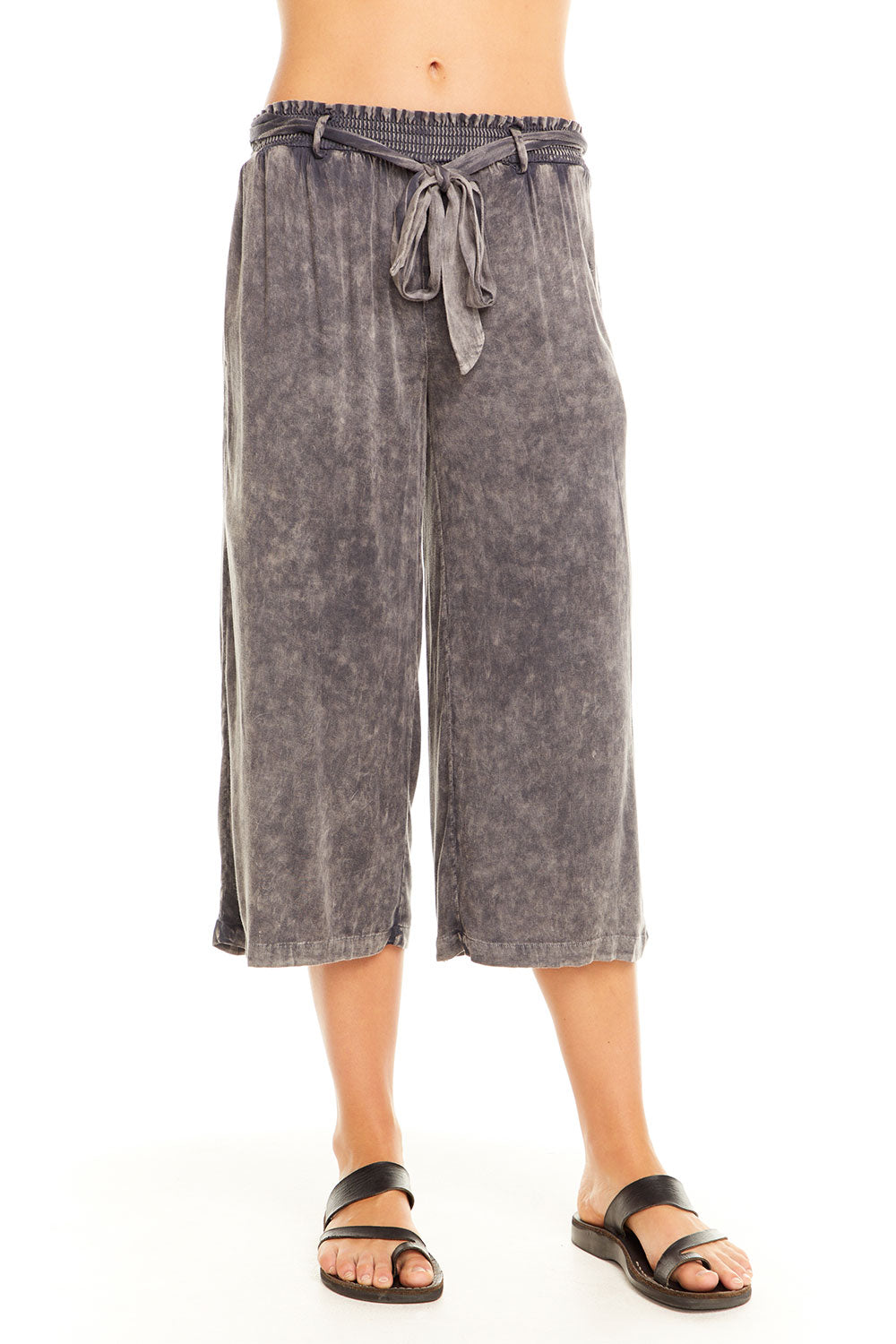 Heirloom Wovens Cropped Paperbag Waist Pant - chaserbrand.com