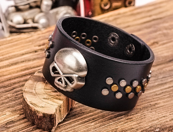 Metal Skull Studded Black Leather Cuff Bracelet – Red Star Store