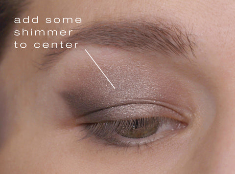 Model eye after adding shimmer to the center of the eyelid