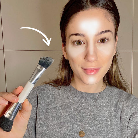 Application of concealer/foundation to face using the essential contour brush