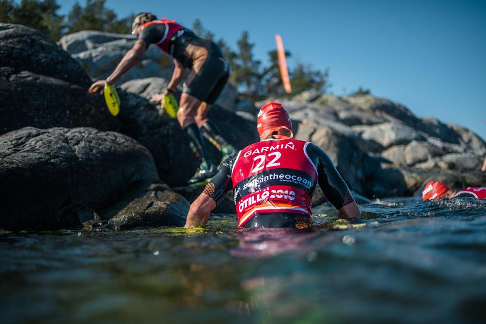 ÖTILLÖ Race Swimrun team getting out of the water 