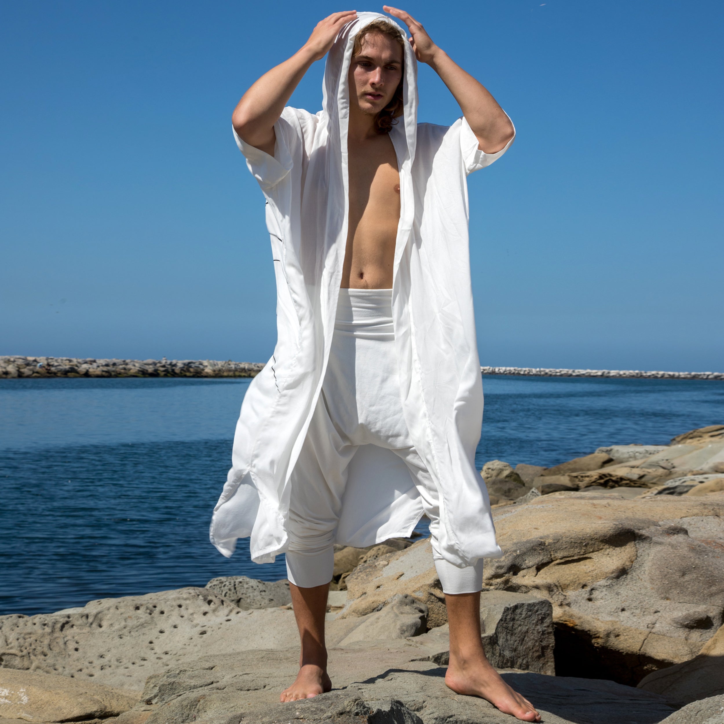 Wandering Monk | White Kimono | Him – glorka