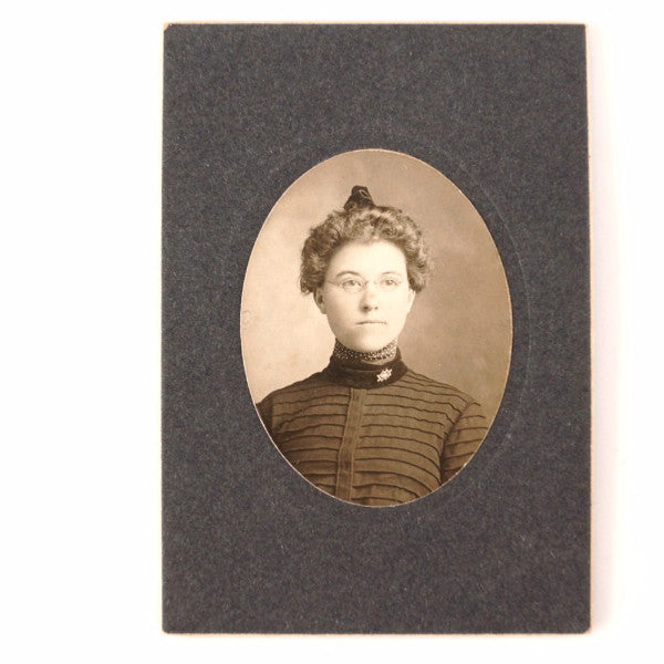 Antique Photograph Cabinet Card of Woman in Black and White (c.1890s ...
