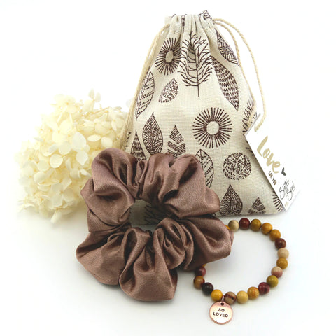 Gift bundle with wooden beaded bracelet 
