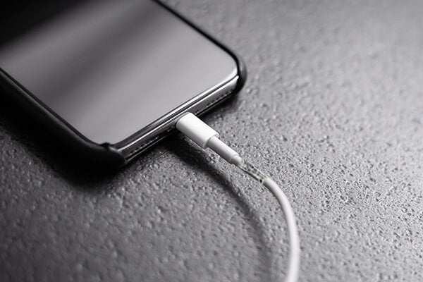 Damaged charging unit makes iPhone overheating