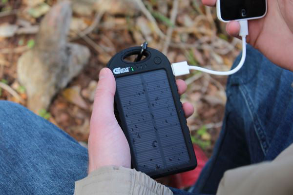 charge the iPhone 12 from a solar power battery