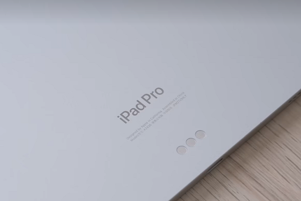 new design on the back of iPad Pro 2022