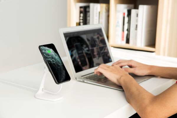 pitaka qi wireless charging stand