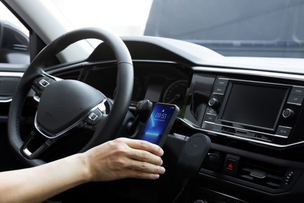 pitaka wireless charging magnetic car mount