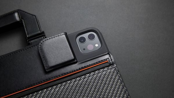 the magnetic camera pad on flipbook case