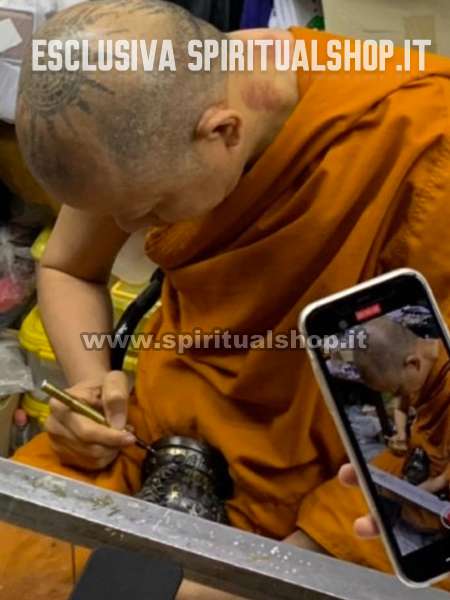 monaco firma la statua la tigre di lp pern