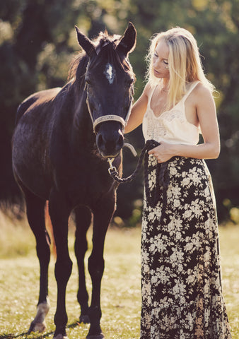Dreamers and Drifters blog long skirt with horse