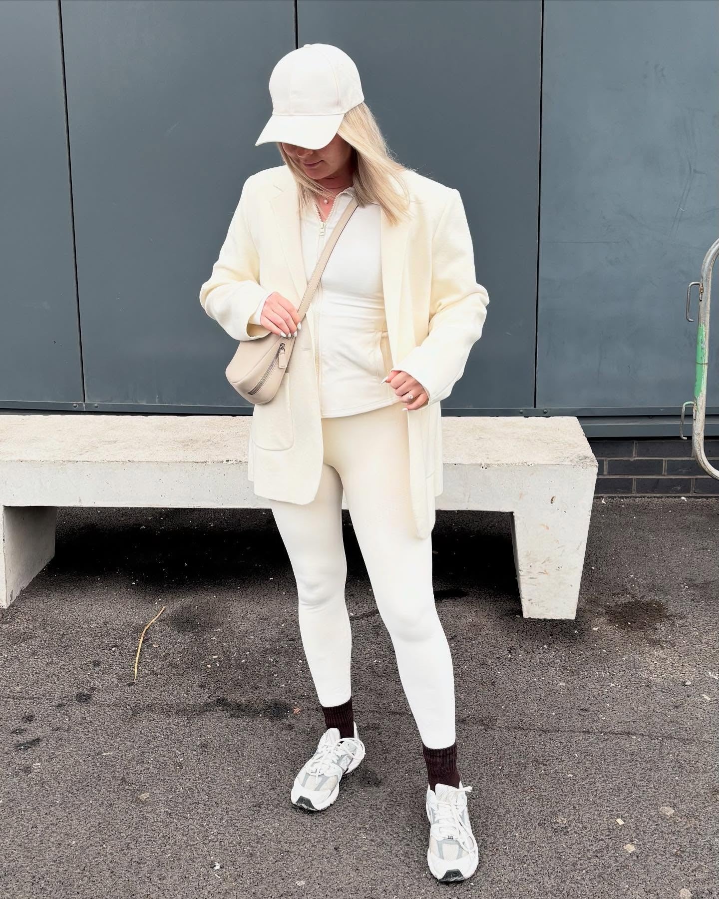 13. All-Cream Coordination - Cream, White, Beige (New Balance 530 Outfits)