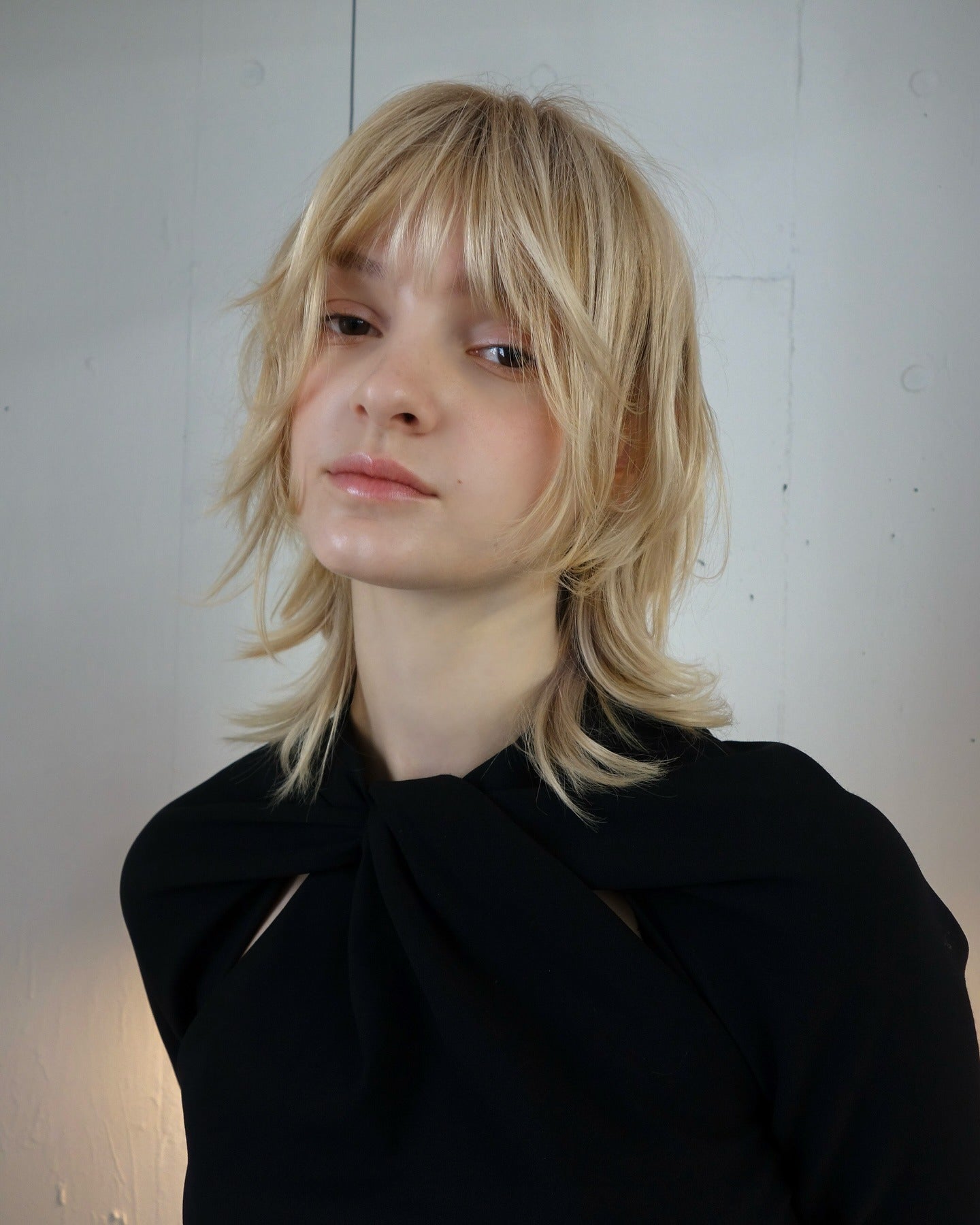 2. Shaggy Layered Cut with Curtain Bangs in Platinum Blonde (Short Layered Haircuts with Bangs)