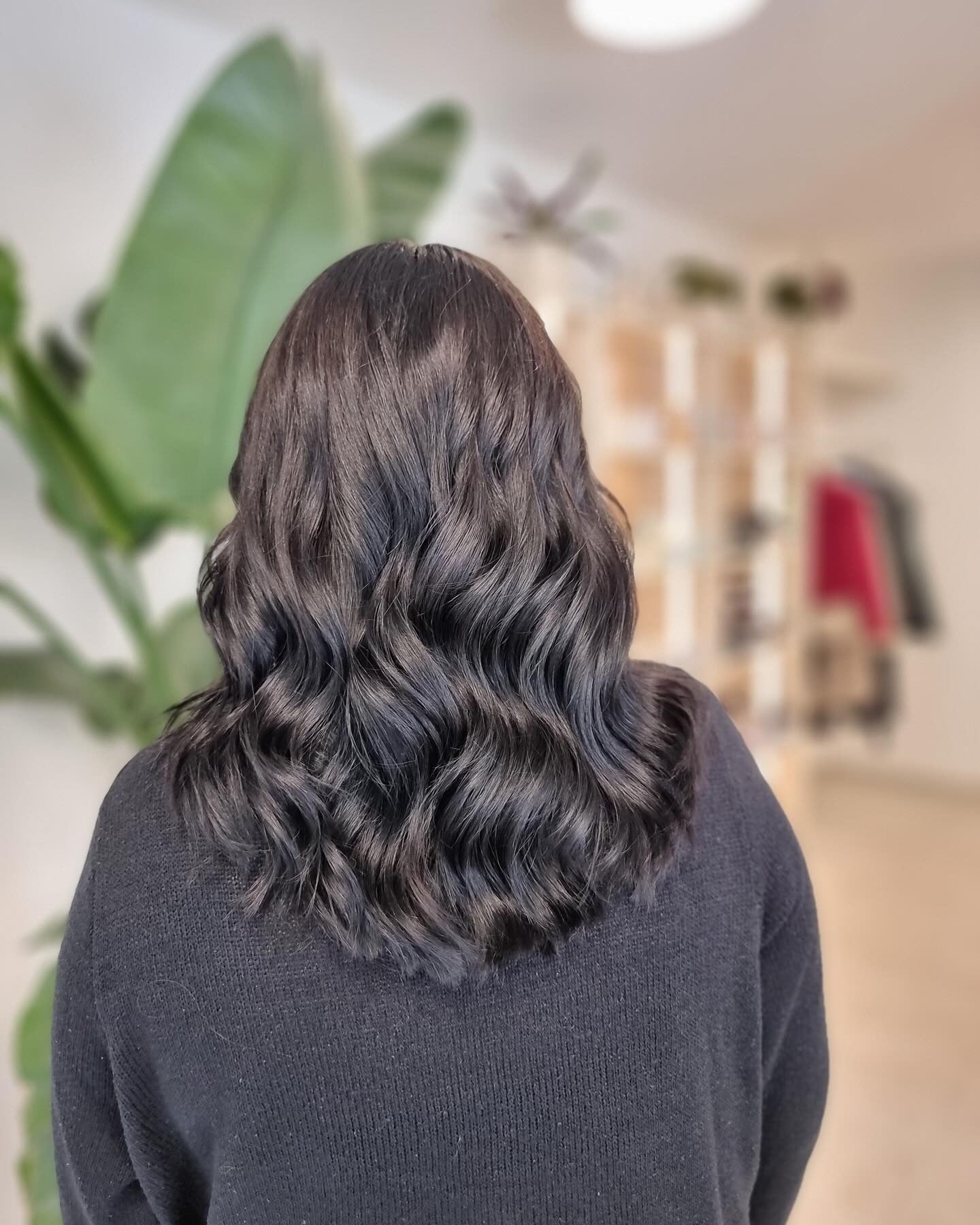 20. Classic Black Mid-Length Waves (Dark Hair Color)