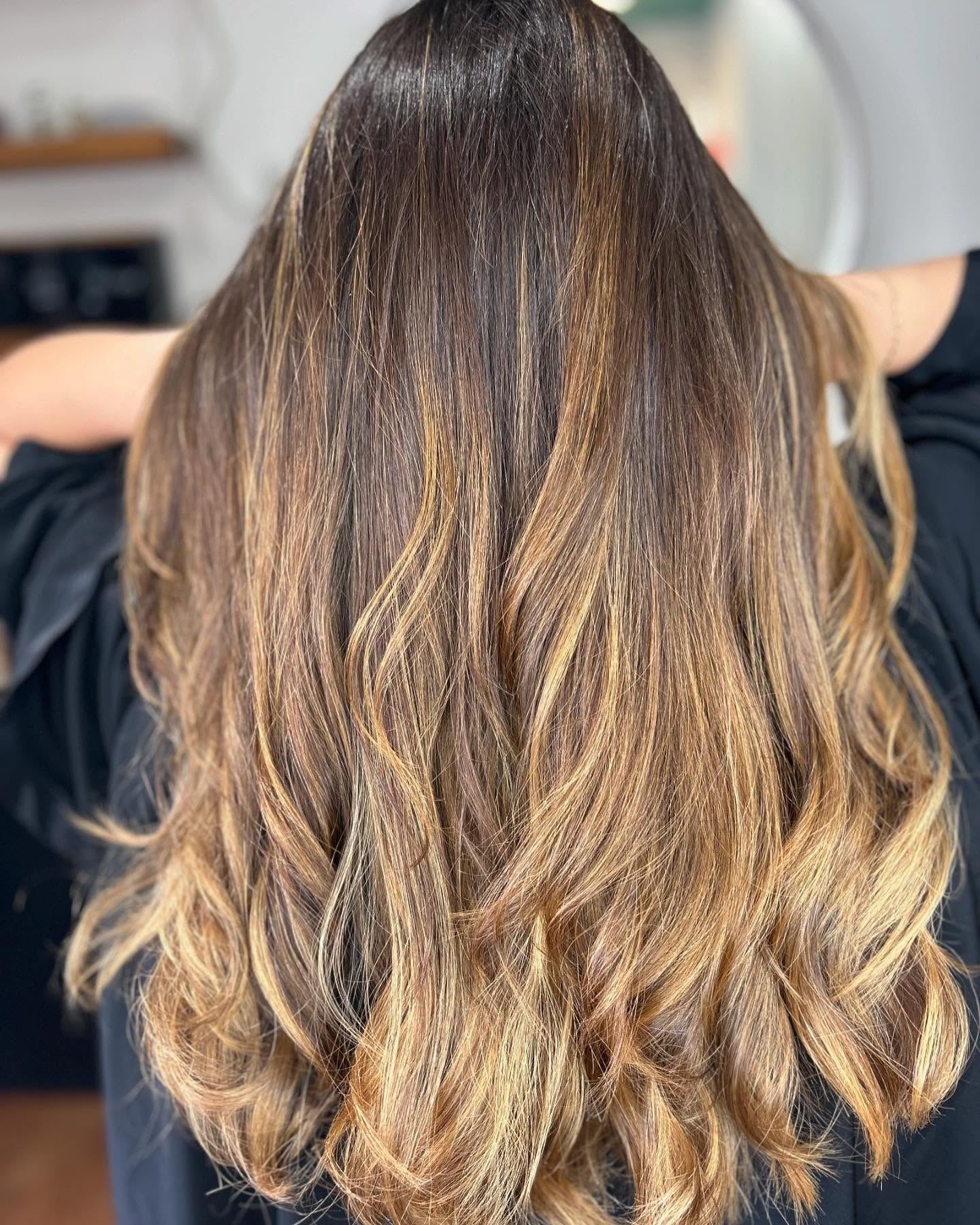 24. Honey Brunette Blended Curls (Honey Hair Color)