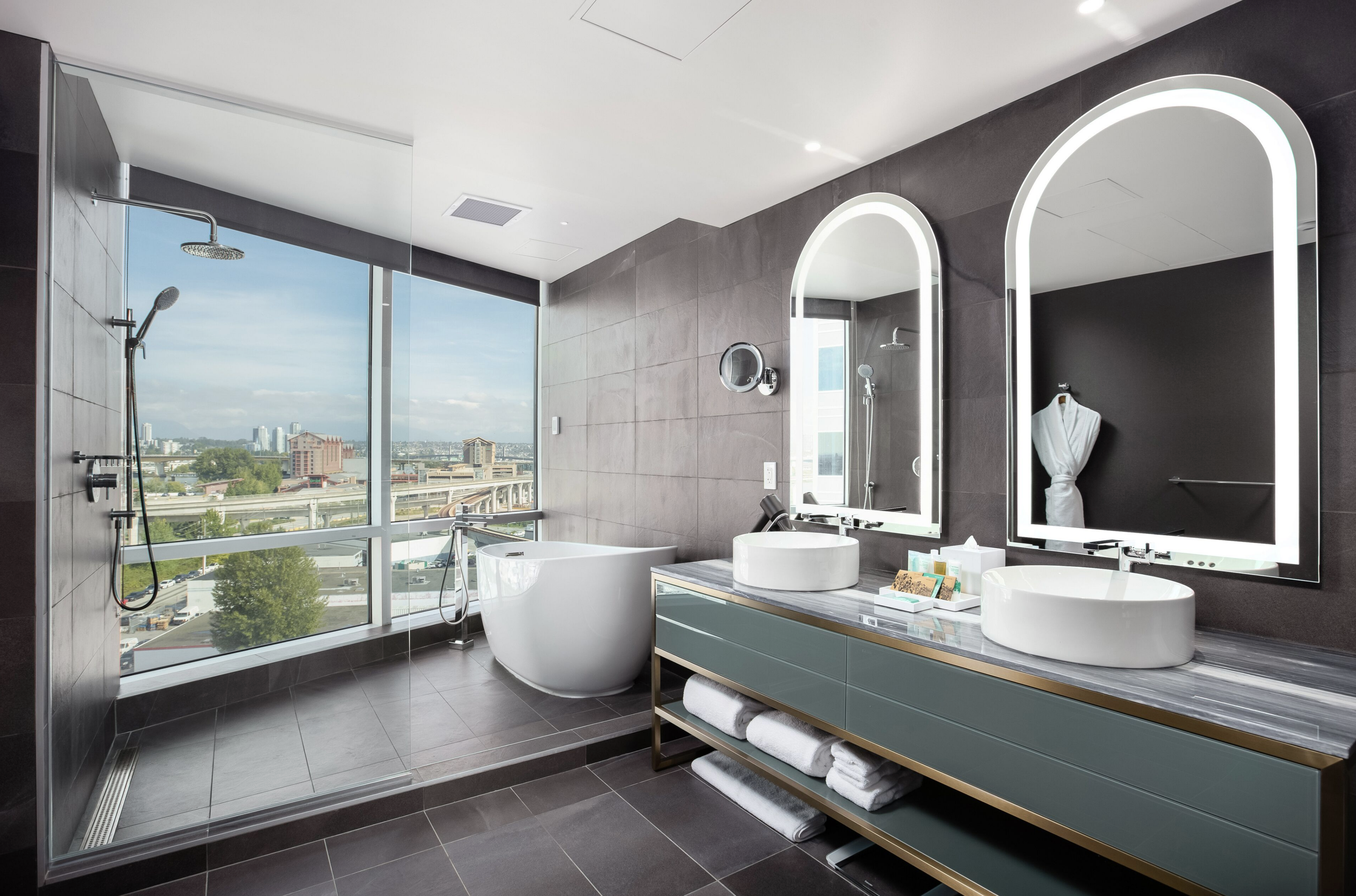 4. Versante Hotel - Deluxe Room, 1 King Bed, Corner | Bathroom