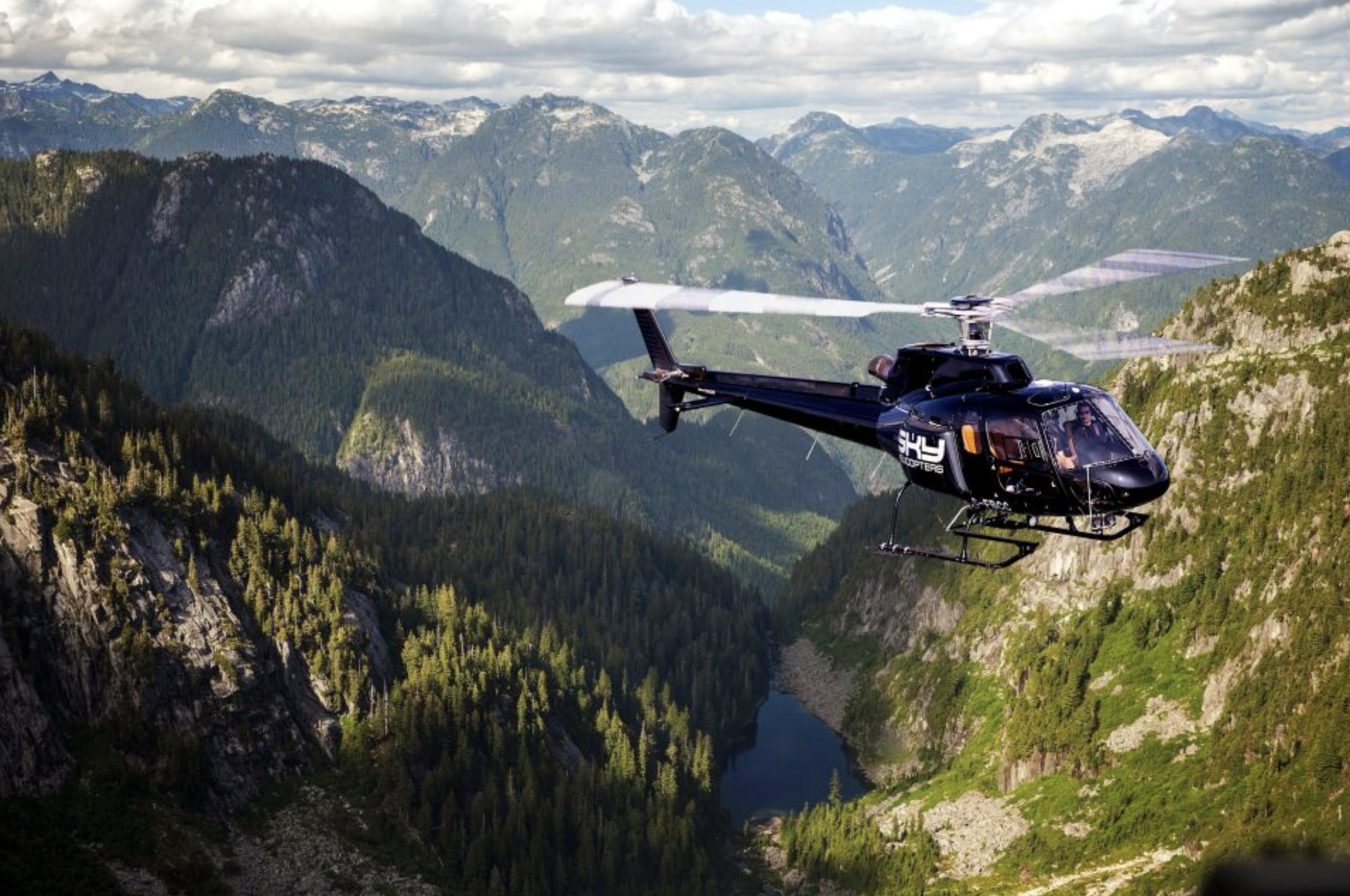 8. Vancouver City & Mountains 30-Min Helicopter Tour