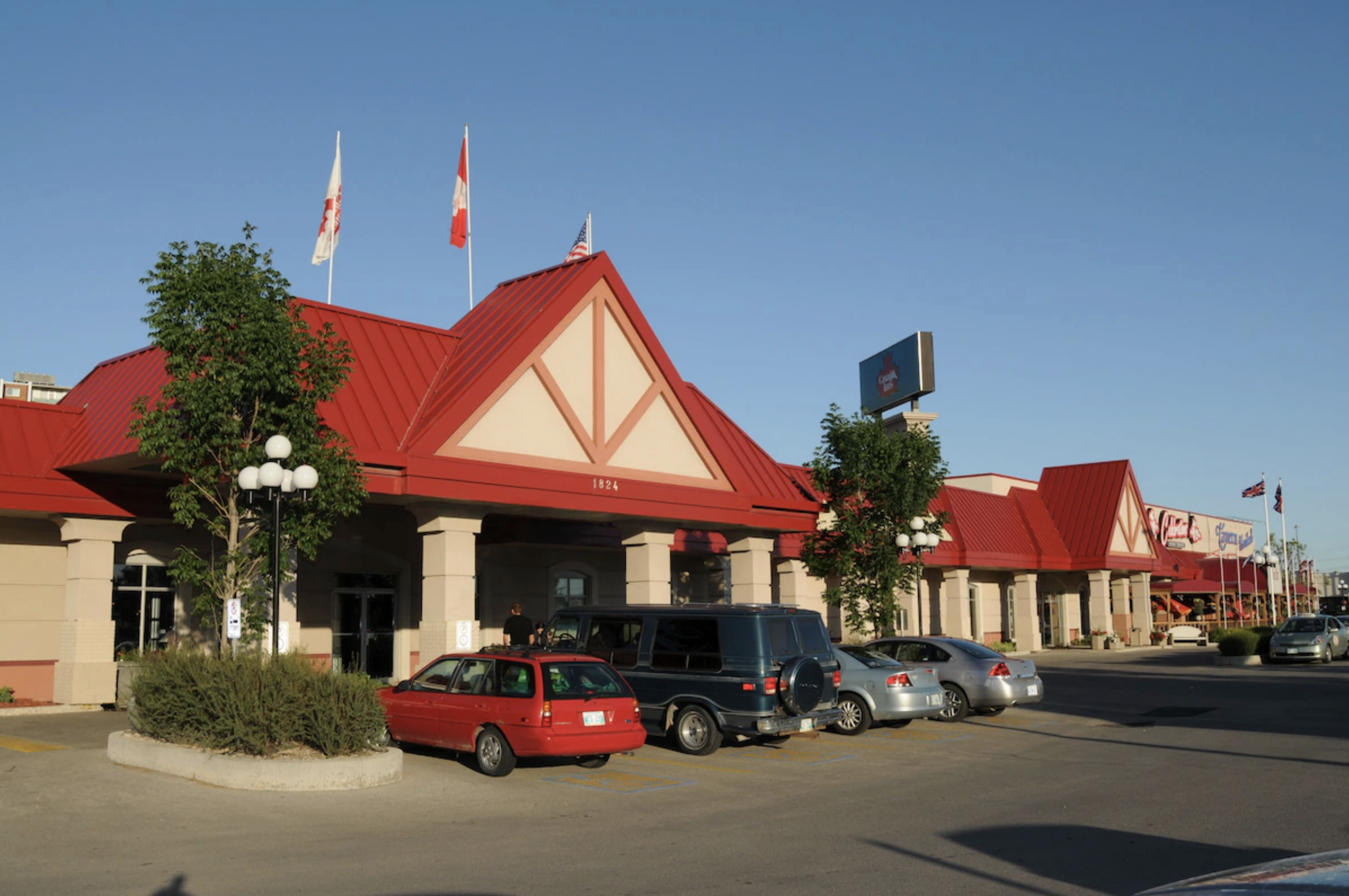 Canad Inns Destination Centre Fort Garry Exterior