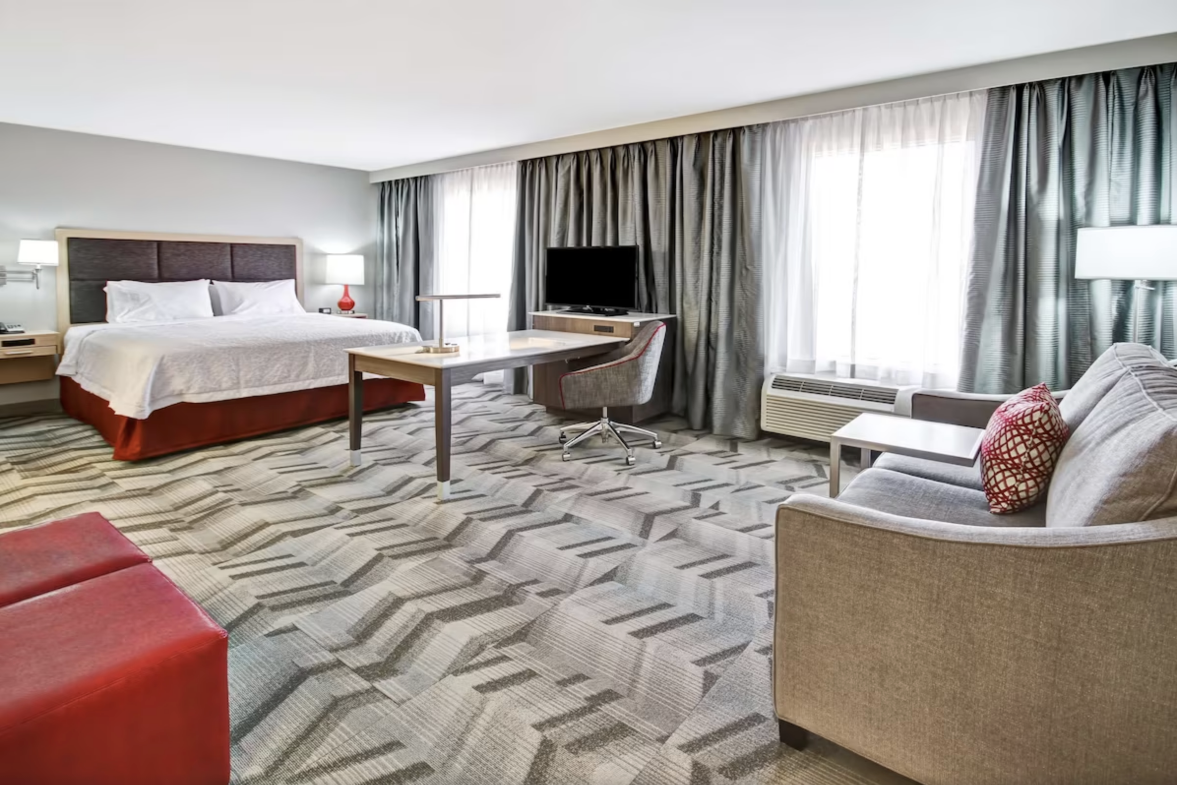 Hampton Inn & Suites by Hilton Medicine Hat Room