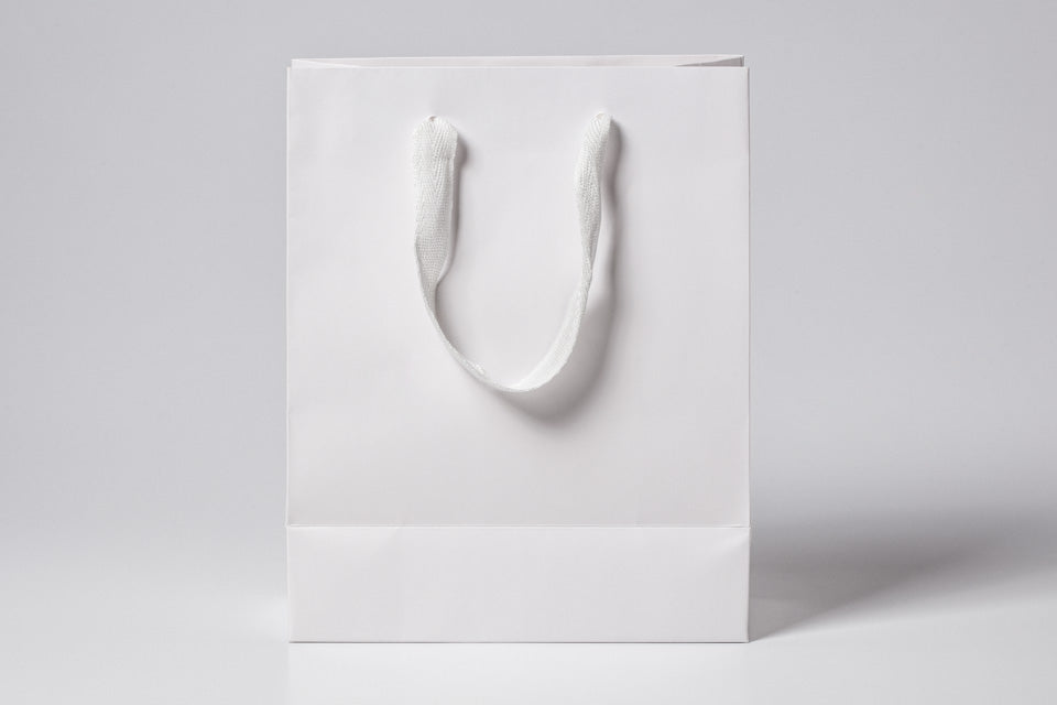 Download Free White And Cleam Psd Shopping Bag Mockup Design Creativebooster