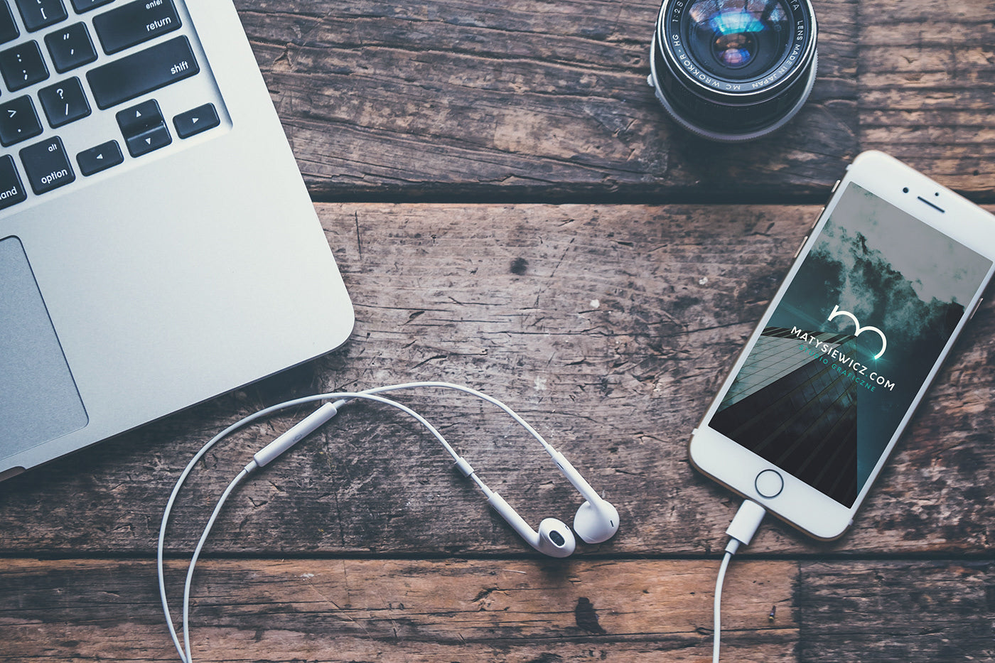 Download Free iPhone 8 on Table with Macbook and AirPods PSD Mockup ...