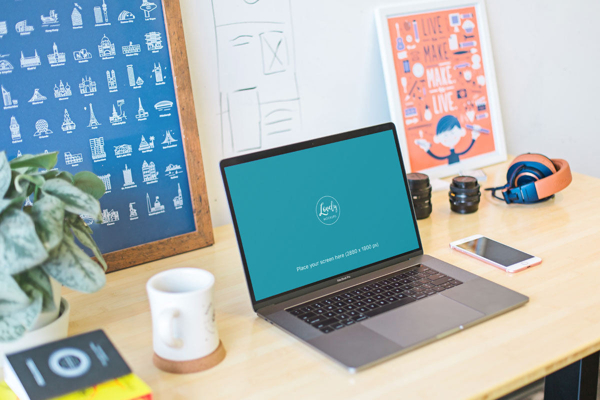 Download Free Macbook Pro Mockup On A Creative Desk Creativebooster