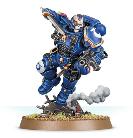 Warhammer 40K: Space Marines Primaris Lieutenant in Phobos Armour