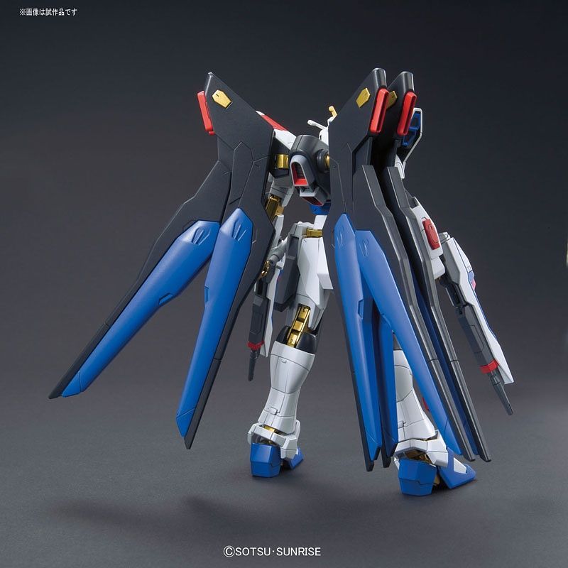 Bandai: ZGMF-X20A Strike Freedom Gundam HG 1/144 Gundam SEED Destiny