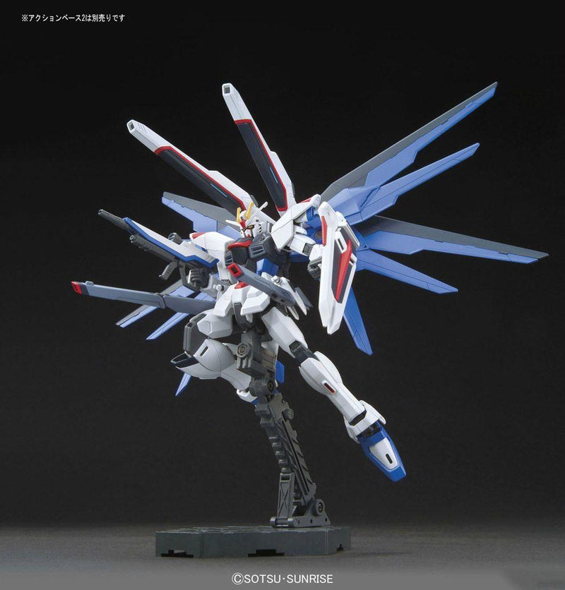 Bandai: ZGMF-X10A Freedom Gundam HG 1/144 Gundam SEED