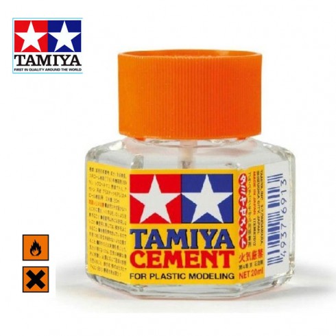 Tamiya: Plastic Cement (20ml Bottle)