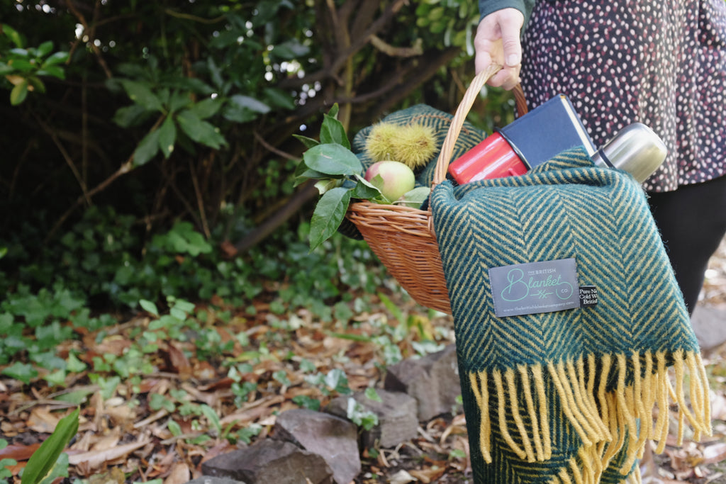  The British Blanket Company autumn picnic basket with green wool blanket flask book and enamel mug