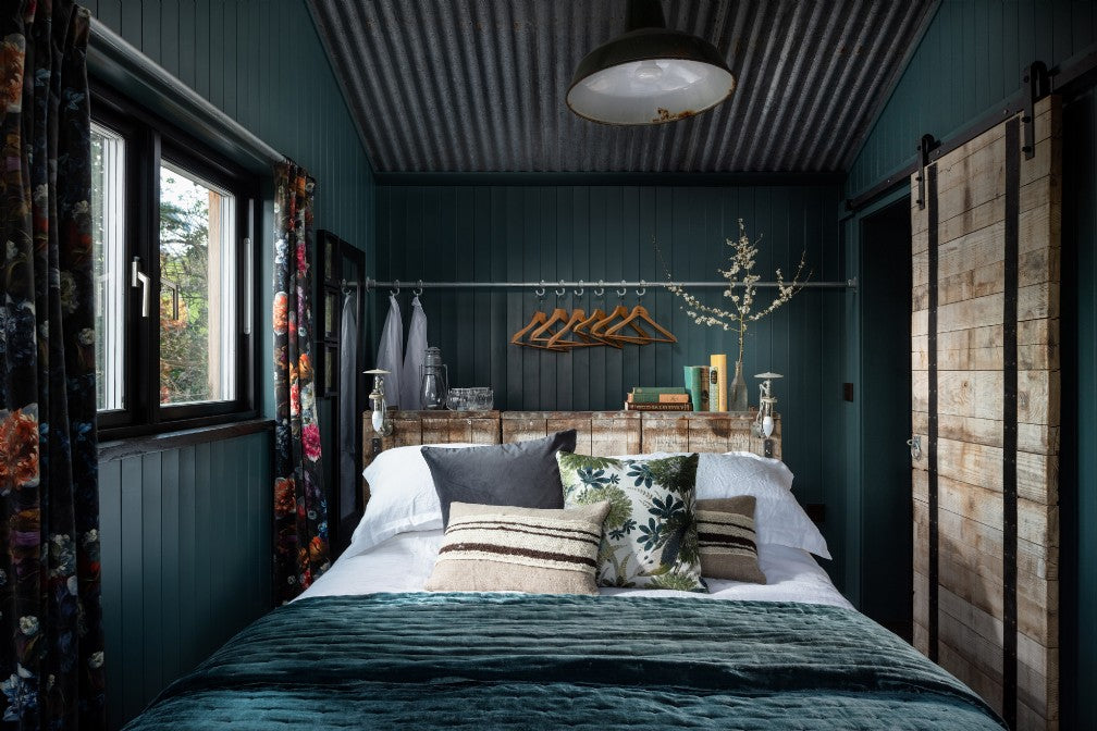 cosy bedroom cabin tiny home storage ideas