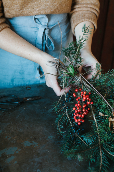 christmas decorations with foraged foliage DIY