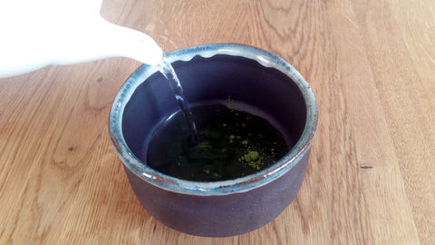 Matcha Zubereitung-Aufguss